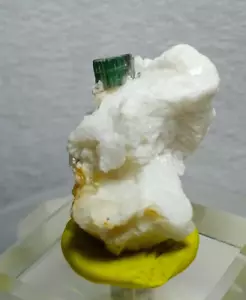 Fantástico espécimen mineral de turmalina verde terminado de 73,00 quilates de Pakistán - Imagen 1 de 8