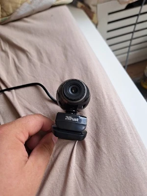 Trust Exis - Webcam 0,3 Megapixel Schwarz, Silber USB,640x480 Pixel Auflösung  - Bild 1 von 4