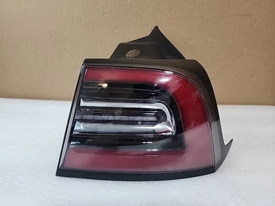 💥2017-2023 Tesla Model 3 LED Tail Light Right Outer Rear Passenger RH 3 Pin OEM - Image 1 of 4