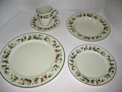 VTG MACY'S ALL THE TRIMMINGS # 6283 HOLLY 19  PC CHRISTMAS DINNERWARE SET LOT #2 - Image 1 of 3