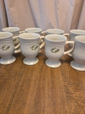 EE. UU. Pfaltzgraff De Colección Navidad Heritage Acebo y Bayas Pedestal Tazas - Juego de 8 Foto 1 de 2
