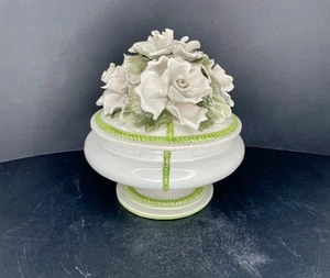 Plato de compota pedestal con tapa flores estilo capodimonte Nora Fenton Italia de colección - Imagen 1 de 12