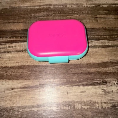 Fiambrera para niños Bentgo compartimento rosa verde azulado estilo Bento Foto 1 de 4