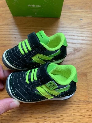 Stride Rite 运动鞋男宝宝尺寸 3 W 全新 — 第 1/4 张图片