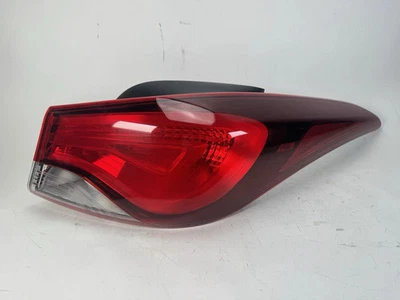 Luz trasera exterior halógena para pasajero derecho Hyundai Elantra 2014-2016 OEM Foto 1 de 4
