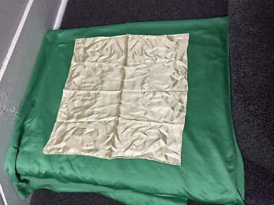 Cuadrado de bolsillo ASHEAR para hombre amarillo liso bordes enrollados a mano 100 % seda.  (55) Foto 1 de 4