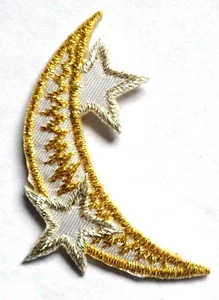 IRON ON PATCH APPLIQUE - MOON WITH STAR ACCENTS 1 1/4" across x 2 1/8" high - Bild 1 von 1