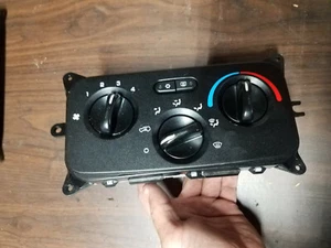 04 05 06 07 LIBERTY CLIMATE CONTROL PANEL TEMPERATURE UNIT A/C HEATER OEM - Picture 1 of 3