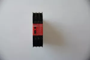 BANNER EM-FD-7G3 SAFETY EXTENSION MODULE 24V AC/DC - Picture 1 of 2