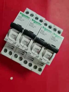 LOT de 4  iDT40T  2 C 4A ,  C6 ,  D6    1P+N   Disjoncteur SCHNEIDER - Picture 1 of 1