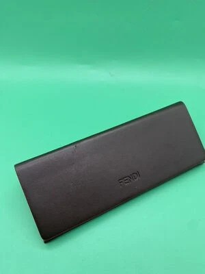 Estuche rígido de tres pliegues FENDI blanco interior cuero usado marrón/rojo Foto 1 de 4