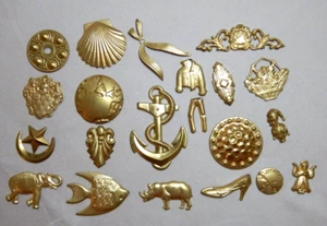 VINTAGE BRASS MEDALIONS DECORATIONS STAMPINGS 21PCS - Picture 1 of 5