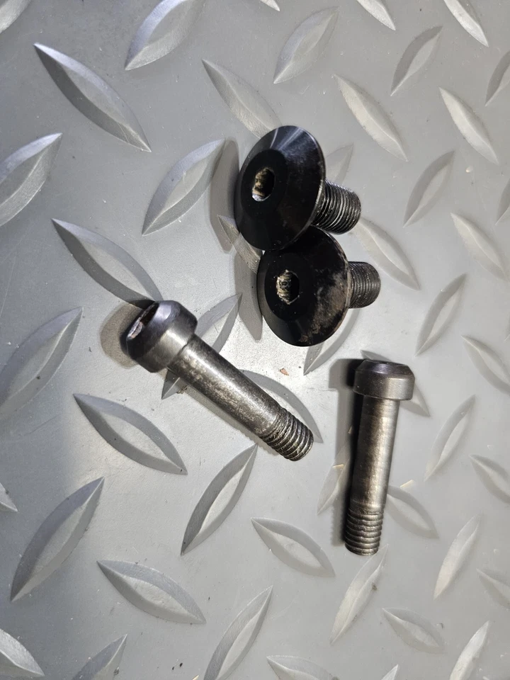 Santa Cruz High Towr Gen1 Pivot Bolts - Image 1 of 1