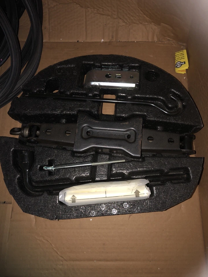 Honda Odyssey Spare Tire Jack and Tire Tool 2017 2016 2015 2014 2013 - Image 1 of 1