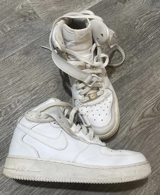 NIKE AIR FORCE 1 ретро высоты верхний кроссовок мальчиков молодежи белая кожа размер 6,5 - Изображение 1 из 4