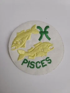 VINTAGE ROUND EMBROIDERED PISCES ZODIAC FISH SEW ON PATCH - Picture 1 of 5