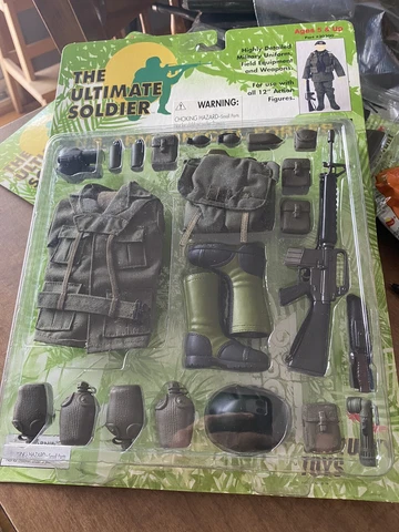The Ultimate Soldier US Army Special Force Uniform & Weapon Set 1997 Cover