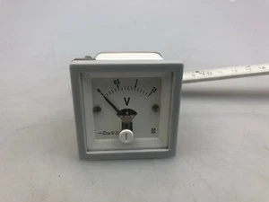 Einbau Messinstrument Messgerät Volt DDR Leipzig TGL 4,8 x 4,8 cm neuwertig - Picture 1 of 6