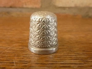 A nice Antique size 16 Henry Griffith Thimble - Picture 1 of 1