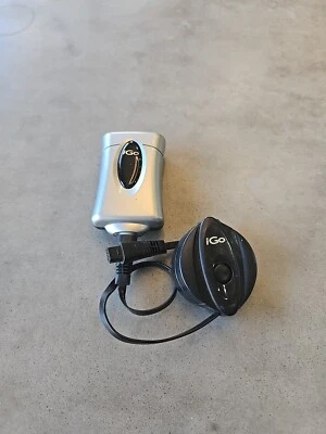 Adaptador de CA iGo modelo 6630054-0311 en muy buen estado con cable retráctil Foto 1 de 4