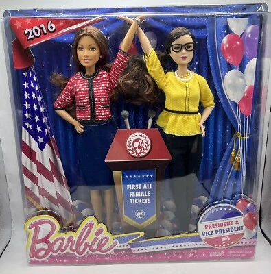 Juego de muñecas Barbie First All Female Ticket President & Vice President 2016  Foto 1 de 2