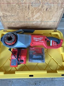 Enhebradora de tubería de combustible Milwaukee M18 - Imagen 1 de 6