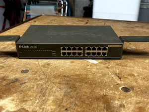 D-Link DSS 16 + Plus 16-port Desktop Fast Unmanaged Ethernet Switch - Picture 1 of 5
