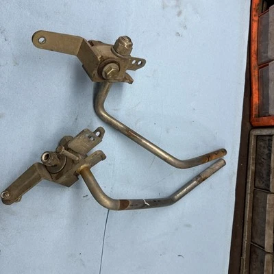 Palancas inferiores de dirección de accionamiento hidrostático Dixon Riding Lawn Mower Speed ZTR 30 Foto 1 de 4