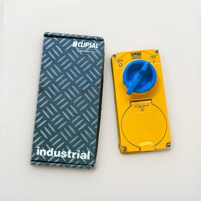 Metal Clad Switched Socket Outlet Combination WMC320 20A 240V  - Image 1 of 3