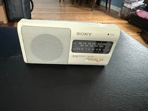 Vintage Sony Portable Radio AM FM Receiver ICF-380 - funktionstüchtig - Bild 1 von 6