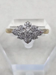 Anillo con racimo de diamantes de oro de 9kt talla P1/2 (2,42 g) - Imagen 1 de 12