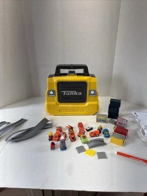 Estuche de transporte Tonka Tinies 2018 y accesorios Hasbro Funrise #59093 autos camiones Foto 1 de 4
