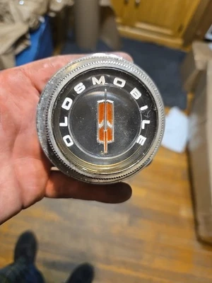 Oldsmobile Starfire Jetstar 1965 1966 volante tapa central botón bocina OEM Foto 1 de 4