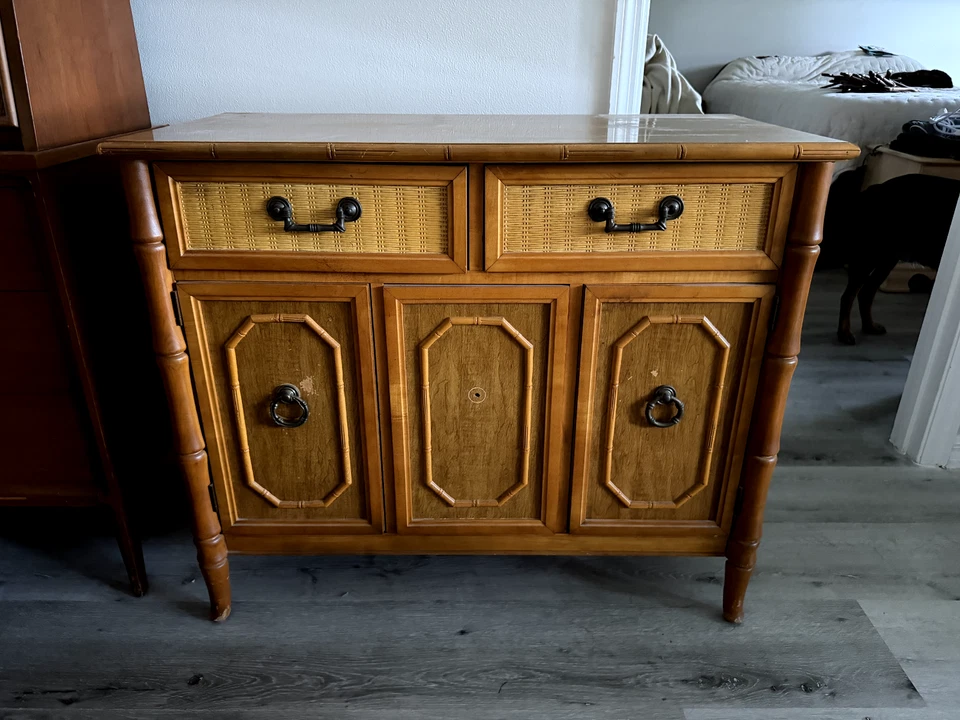 Armario buffet Broyhill Foto 1 de 1