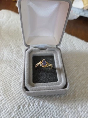 10k Gold With Violet Glass Stone And Small Diamond Size 6 3/4 - Image 1 of 4