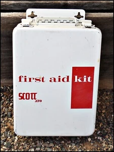Vtg Aviation FIRST AID KIT Metal Cabinet w/ Handle SCOTT ATO - Nice - Picture 1 of 10
