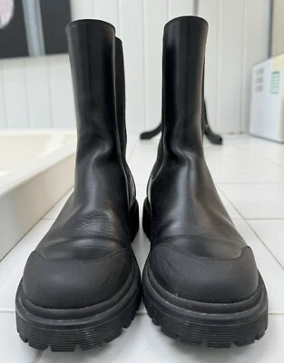 Botas para hombre MONCLER de cuero negro 8,5 $900 Foto 1 de 4