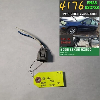 ⭐⭐OEM 1999-2003 LEXUS RX300 RIGHT RADIATOR FAN CONNECTOR⭐⭐ - Image 1 of 2