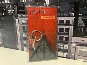 🟢 Harry Potter Keyring Wizard Deathly Hallows Logo Rubber Original - Picture 1 of 3