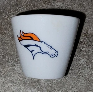 Mini vaso de chupito Denver BRONCOS NFL 2007 de cerámica blanca usado  - Imagen 1 de 6