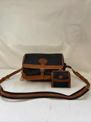 Bolso Mensajero De Colección Años 90 Dooney & Bourke Todo Clima Cuero Pato Azul Marino y Tostado Foto 1 de 4