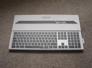 Apple Magic Keyboard with Touch ID and Numeric Keypad - Black (A2520) MMMR3B/A - Picture 1 of 8