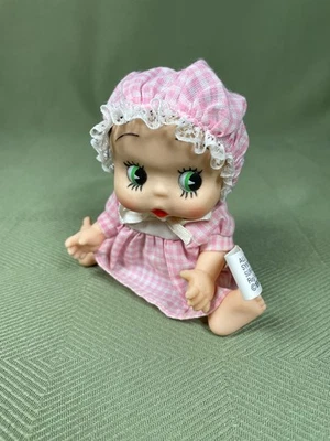 Muñeca Baby Betty Boop vintage 1990, vestido de guinga rosa, ¡hecha en Filipinas! Foto 1 de 4