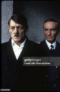 Dr Who *Flores HAMMER Films ANTON DIFFRING-*Nazis*The Colditz Story signed CARD - Foto 1 di 2