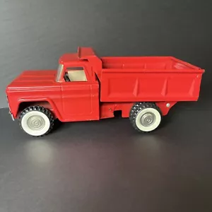 Red Structo Pressed Steel Metal Dump Truck 1966 Made in Canada, in decent shape - Picture 1 of 19