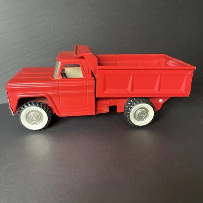 Red Structo Pressed Steel Metal Dump Truck 1966 Made in Canada, in decent shape - Image 1 of 4