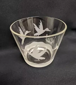 CUBO DE HIELO DE VIDRIO TRANSPARENTE VINTAGE GRABADO "PATO/HIERBA DE PANTANO" - Imagen 1 de 6