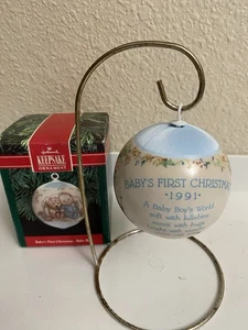 HALLMARK KEEPSAKE 1991 PRIMO NATALE LAMPADINA RASO ORNAMENTO E SCATOLA - Foto 1 di 3