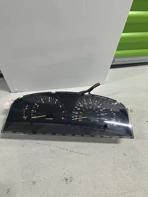 Cuadro de instrumentos Toyota Tacoma 1995-1997 transmisión manual 4x4 con tacómetro 229 k Foto 1 de 4