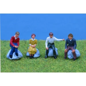OO Gauge Sitting People Painted Figures P&D Marsh PDZ03 Model Railways - Picture 1 of 1